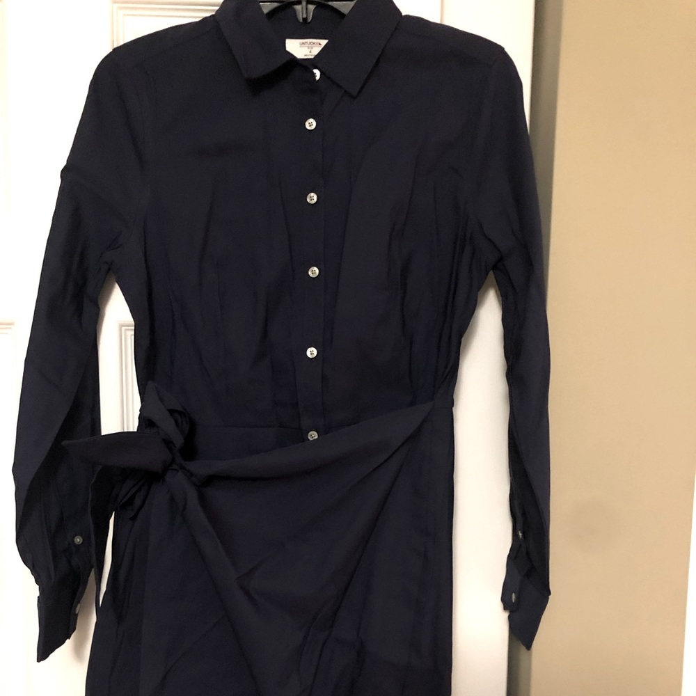 UNTUCKit button down dress with faux wrap skirt. Size 4.